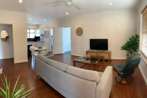 Yarrumla Beach Lodge - Holiday Byron Bay 1