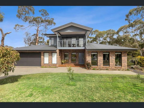 Yellow Gum Family Retreat - With Heaps Of Room For A Boat! - Holiday Byron Bay 0