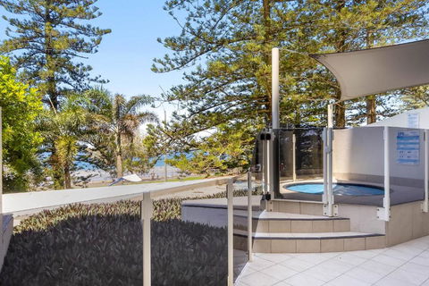 ZANZ205- Exclusive Outdoor Spa With Ocean Glimpses - Holiday Byron Bay 1