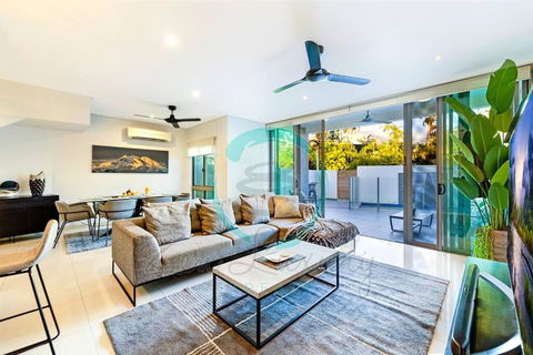 ZEN ARCTIC Luxury 2-Story T/House + Pool & Markets - Holiday Byron Bay 0