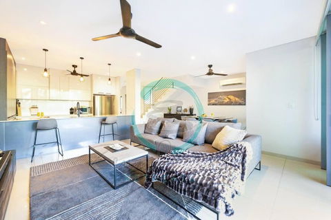 ZEN ARCTIC Luxury 2-Story T/House + Pool & Markets - Holiday Byron Bay 1