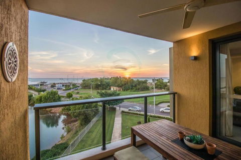 ZEN BY THE OCEAN - 1-BR Executive Biz Retreat - Holiday Byron Bay 0
