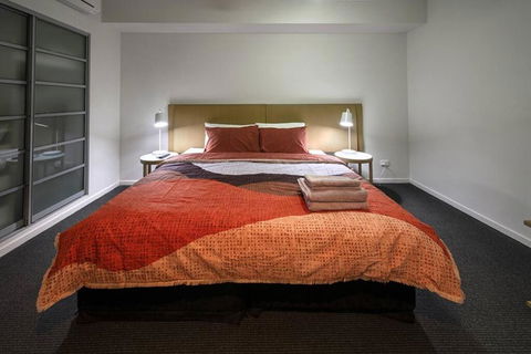 ZEN CITY & SEA Executive 1-BR Suite In Darwin CBD - Holiday Byron Bay 1