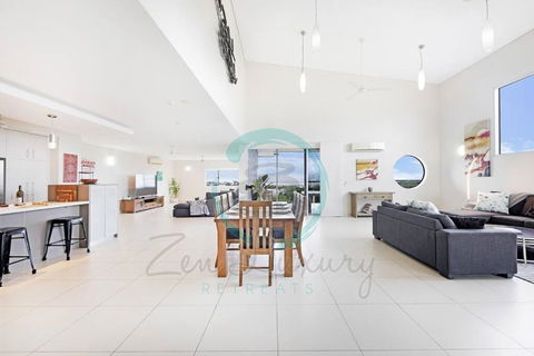 ZEN LUXURY: 2-Story 4-BR Penthouse In Darwin City With Mindal Markets & Harbour Views - Holiday Byron Bay 3