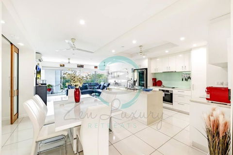 ZEN Tree Blossom: 3-BR Luxury Apt Near Waterfront - Holiday Byron Bay 0