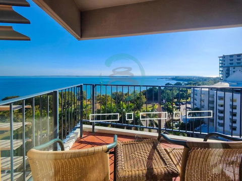 ZEN88 ESPLANADE: 1-BR Top Floor Ocean View Suite - Holiday Byron Bay 0
