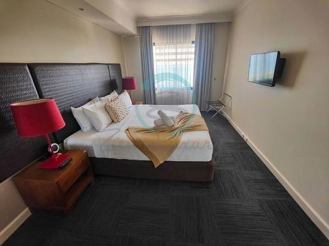 ZEN88 ESPLANADE: 1-BR Top Floor Ocean View Suite - Holiday Byron Bay 1