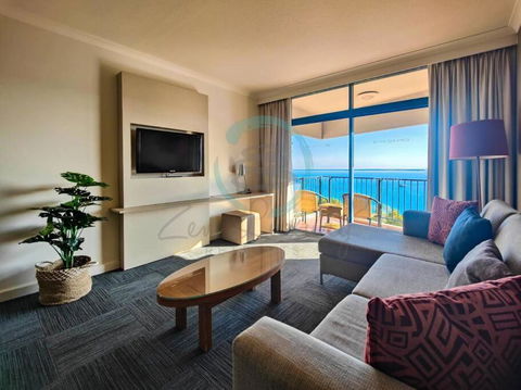 ZEN88 ESPLANADE: 1-BR Top Floor Ocean View Suite - Holiday Byron Bay 2