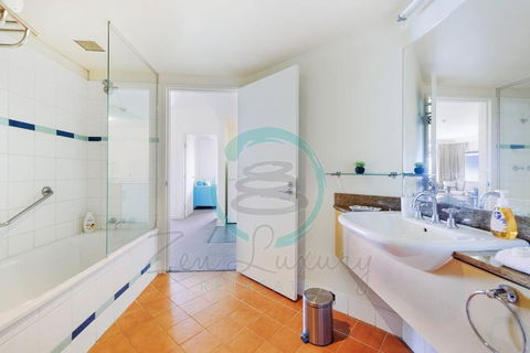 ZEN88 Esplanade: 3-BR Luxury Suite Near Waterfront - Holiday Byron Bay 2