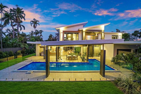 ZenLux Massive 5-BR Holiday Home - Pool - BBQ - Holiday Byron Bay 0