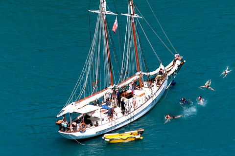Whitehaven Beach Sailing And Snorkeling Cruise - Holiday Byron Bay 3