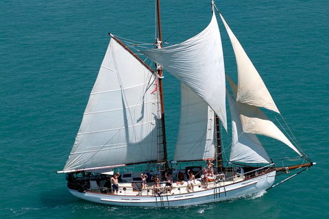 Whitehaven Beach Sailing And Snorkeling Cruise - Holiday Byron Bay 5