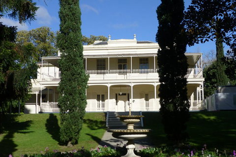 Melbourne City Tour: Lifestyle Of The Rich And Famous - Holiday Byron Bay 0