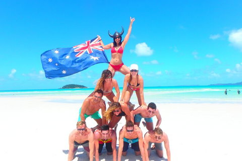 Sail, Snorkel, SUP & Kayak Charter Whitsundays - Holiday Byron Bay 3
