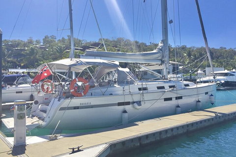 Sailing Curlew Escape On Moreton Bay - Holiday Byron Bay 0