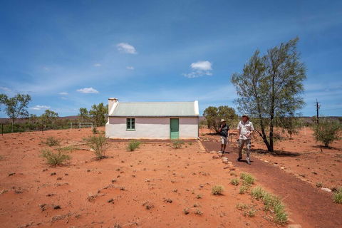 Private Cultural And Historical Painted Desert Tour In Hermannsburg - Holiday Byron Bay 1